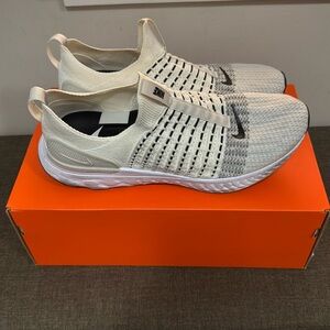 Men’s Nike Epic Phantom React Sneakers Laceless